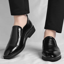 Load image into Gallery viewer, Men's Plus-Size Vintage Business Slip-On Leather Loafers