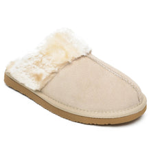 Load image into Gallery viewer, Minnetonka Chesney - Womens Slippers