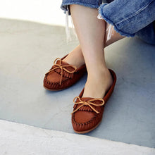 Load image into Gallery viewer, Minnetonka Deerskin Kilty Hardsole - Womens Moccasin