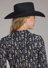 Load image into Gallery viewer, Roper 2422 Vintage Floral (Black) - Women's Western Blouse