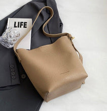 Load image into Gallery viewer, Women's Retro Bucket Bag - High-Capacity PU Leather Shoulder Bag with Compartments