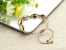 Load image into Gallery viewer, Pull Tie Style Cowrie bracelet, V46