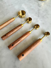 Load image into Gallery viewer, Montecito Acacia Wood and Gold Measuring Cups – Modern Kitchen Essentials