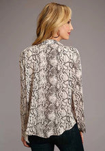 Load image into Gallery viewer, Stetson 00439 Snake Print (Cream) - Women's Blouse (Closeout)