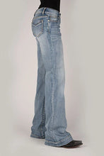 Load image into Gallery viewer, Stetson 214 Trouser Fit V Pocket (Light Wash) - Women's Jeans