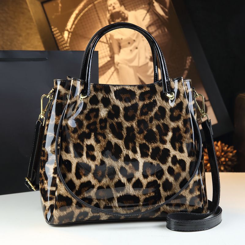 Crocodile-Print Women's Shoulder Bag - Textured PU Leather Handbag with Metal Accents