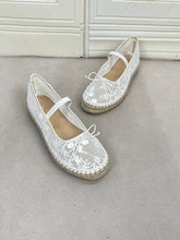 Load image into Gallery viewer, Women's Round Toe Mesh Chunky Sole Sneakers – White Low-Top Shoes