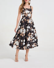 Load image into Gallery viewer, Women Retro White Rose Print Elegant Style Long Dress With A Flowing Dress And A Strapless Design