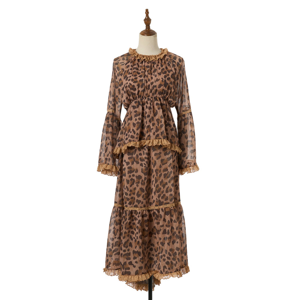Woman Dress With Ruffled Edge Trim