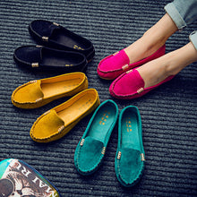 Load image into Gallery viewer, Women's Round-Toe Slip-On Flats | PU Leather Casual Pea Shoes
