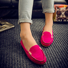 Load image into Gallery viewer, Women's Round-Toe Slip-On Flats | PU Leather Casual Pea Shoes