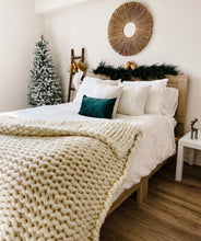 Load image into Gallery viewer, Luxor Lumbar Pillow Cover