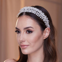 Load image into Gallery viewer, Elegant Crystal Beads and Pearls Hairband