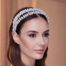 Load image into Gallery viewer, Elegant Crystal Beads and Pearls Hairband