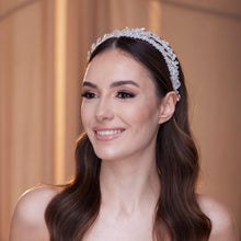 Load image into Gallery viewer, Elegant Crystal Beaded Hairband