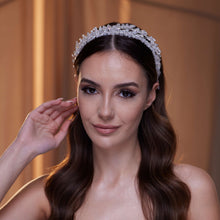 Load image into Gallery viewer, Elegant Crystal Beaded Hairband