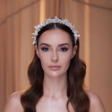 Load image into Gallery viewer, Elegant Crystal Resin Flower Hair Band