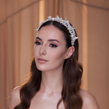 Load image into Gallery viewer, Elegant Crystal Resin Flower Hair Band