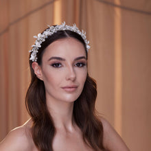 Load image into Gallery viewer, Elegant Crystal Resin Flower Hair Band