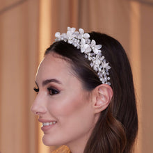 Load image into Gallery viewer, Elegant Crystal Resin Flower Hair Band