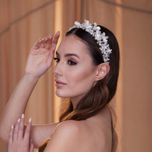 Load image into Gallery viewer, Elegant Crystal Resin Flower Hair Band