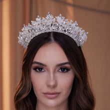 Load image into Gallery viewer, Sparkling Crystal Bead Rhinestone Tiara