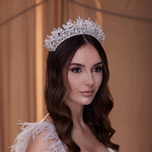 Load image into Gallery viewer, Sparkling Crystal Bead Rhinestone Tiara