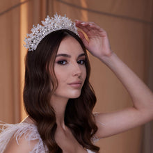 Load image into Gallery viewer, Sparkling Crystal Bead Rhinestone Tiara
