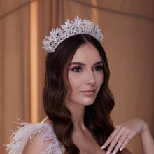 Load image into Gallery viewer, Sparkling Crystal Bead Rhinestone Tiara