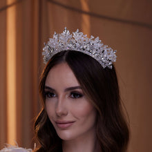 Load image into Gallery viewer, Sparkling Crystal Bead Rhinestone Tiara
