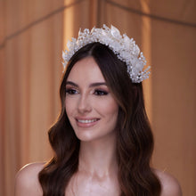 Load image into Gallery viewer, Crystal Pearl  Hair Band with Resin Leaves