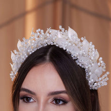 Load image into Gallery viewer, Crystal Pearl  Hair Band with Resin Leaves