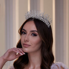 Load image into Gallery viewer, Luxury Crystal Stone Tiara