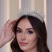 Load image into Gallery viewer, Luxury Crystal Stone Tiara