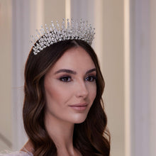 Load image into Gallery viewer, Luxury Crystal Stone Tiara
