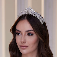 Load image into Gallery viewer, Crystal Stone Tiara