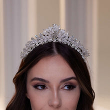 Load image into Gallery viewer, Crystal Stone Tiara