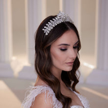 Load image into Gallery viewer, Crystal Stone Tiara