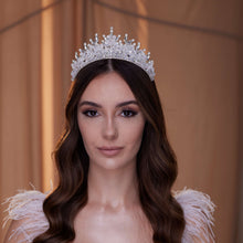 Load image into Gallery viewer, Crystal Wedding Tiara