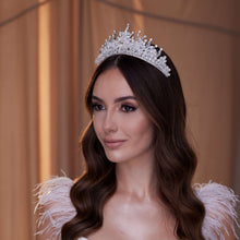 Load image into Gallery viewer, Crystal Wedding Tiara