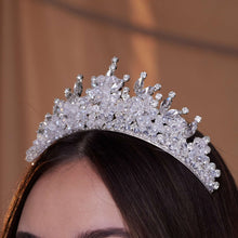 Load image into Gallery viewer, Crystal Wedding Tiara