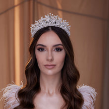 Load image into Gallery viewer, Crystal Rhinestone Bridal Tiara
