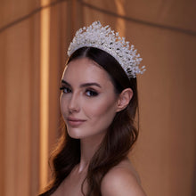 Load image into Gallery viewer, Crystal Bridal Tiara