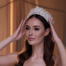 Load image into Gallery viewer, Crystal Bridal Tiara