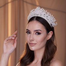 Load image into Gallery viewer, Crystal Bridal Tiara