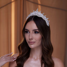 Load image into Gallery viewer, Crystal Wedding Tiara