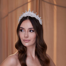 Load image into Gallery viewer, Crystal Wedding Tiara