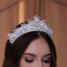 Load image into Gallery viewer, Sparkling Crystal Wedding Tiara