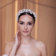 Load image into Gallery viewer, Elegant Bridal Hairband with Pearl