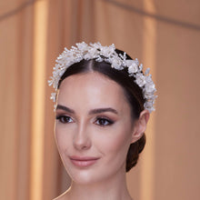 Load image into Gallery viewer, Elegant Bridal Hairband with Pearl